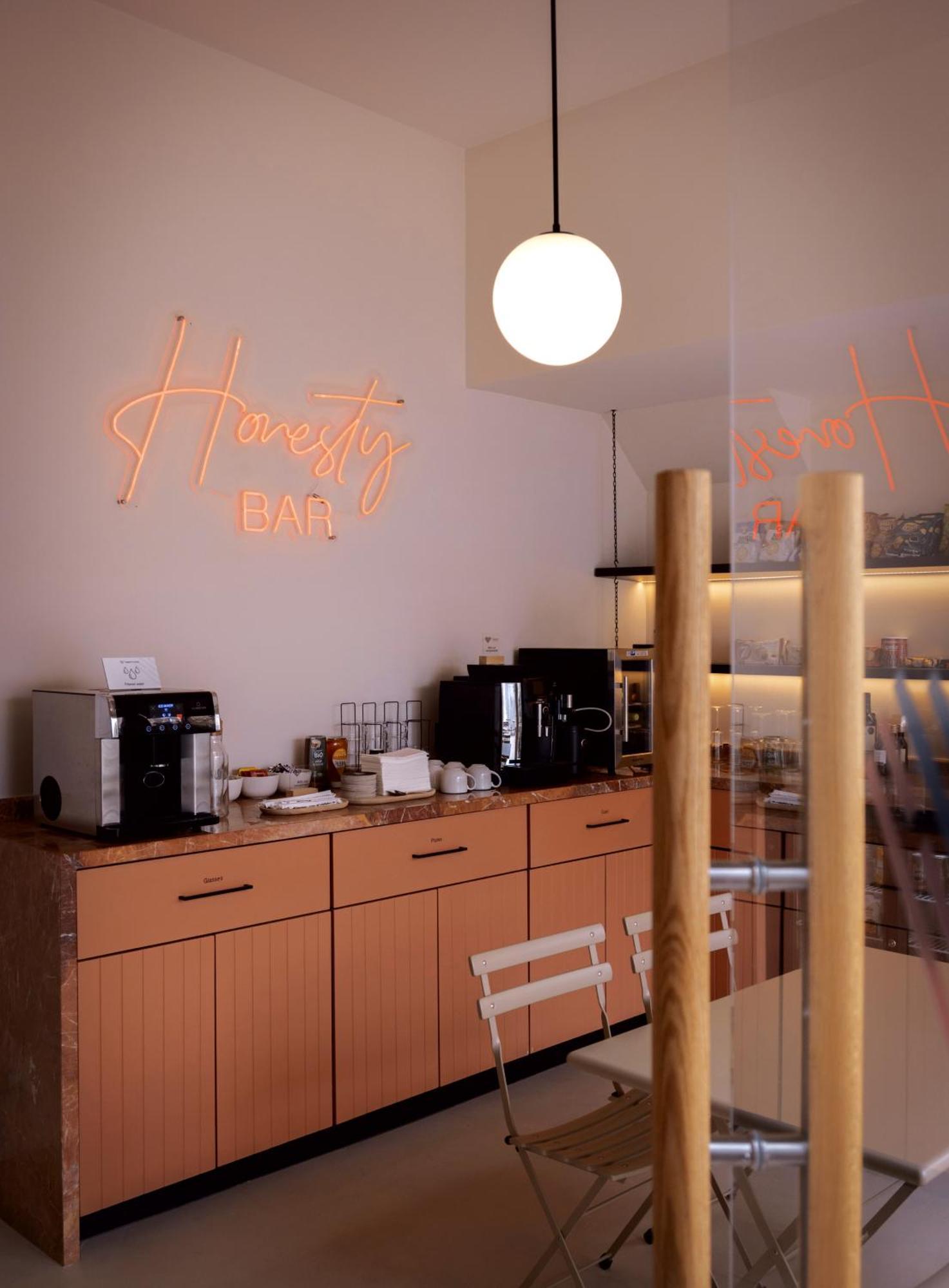Heart Hotel Limassol Luaran gambar